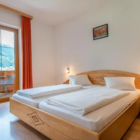 Plush With Mountain Views Apartment