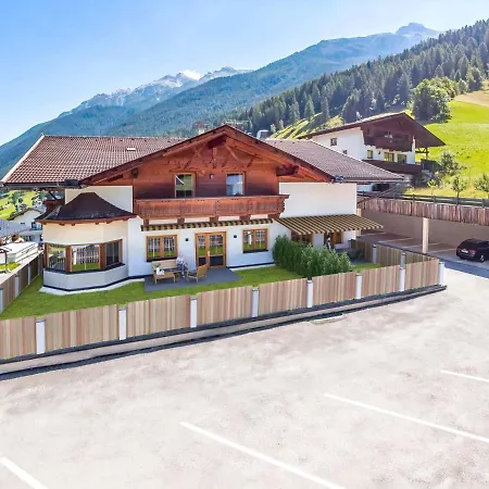 Apartment Plush With Mountain Views
