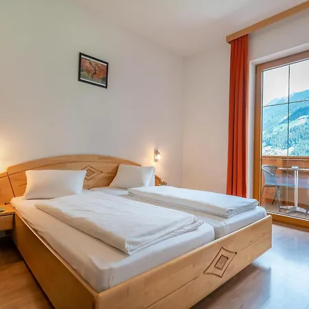 Plush With Mountain Views Apartment