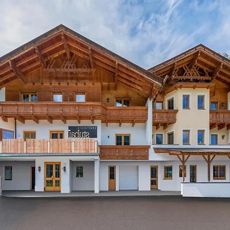 Plush With Mountain Views *